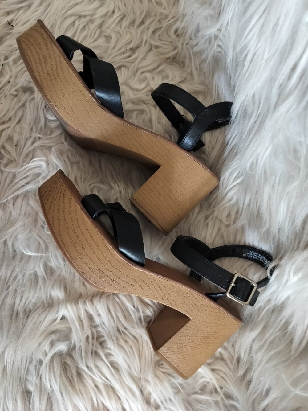 Universal Thread Black Strappy Bow Buckle Platform Sandals - Picture 5 of 7